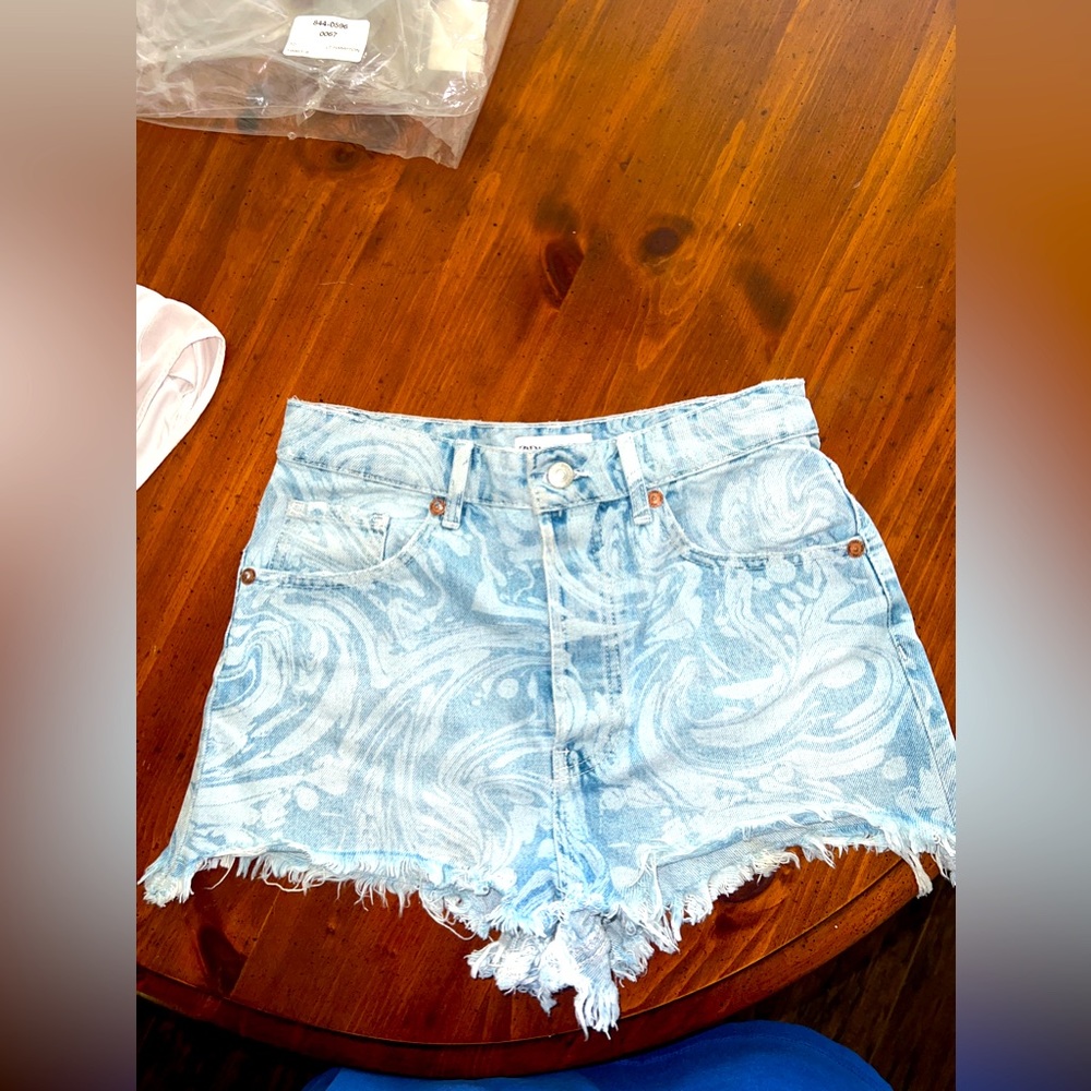 cute zara jean shorts!